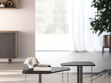 Tavolino Amaranto in finitura cemento ghisa di Orme