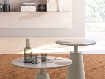 Tavolino rotondo in vetro serigrafato marmo e base laccata Gelso di Orme
