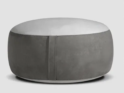 Pouf Goccia dalla linea stondata caratterizzato da una imbottitura estremamente morbida di Kermes divani