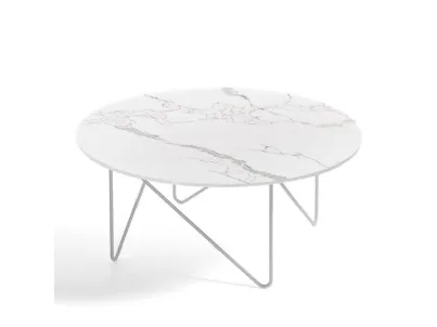 Tavolino con strttura in tondino bianco e top in vetro acidato temperato decorato con effetto marmo Sharp di Kermes divani