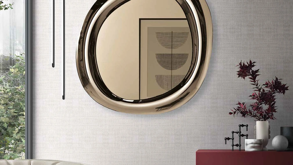 Specchio sagomato con cornice curva Move di Capodarte