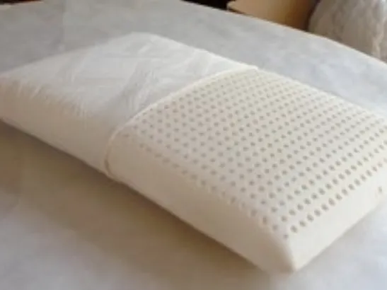 Guanciale ergonomico Memory con struttura a saponetta alveolata e fodera in cotone di Relaxbed