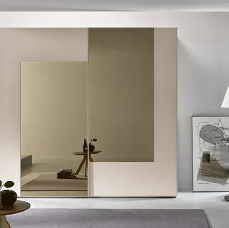 Armadio con ante scorrevoli Abaco Luxury 142 in specchio bronzo e finitura Cachemire di Gierre Mobili