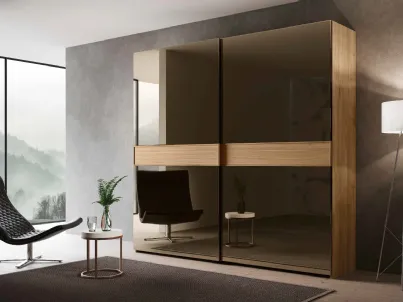 Armadio con ante scorrevoli a specchio con struttura e inserti in Noce Biondo Cornice di Imab