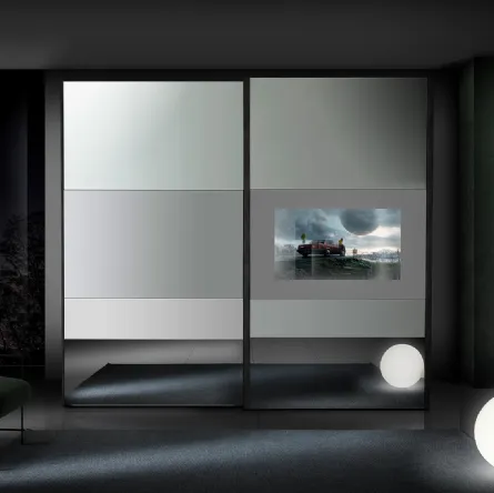 Armadio Fantasy con ante a specchio fumé e TV integrata di Mobil Più