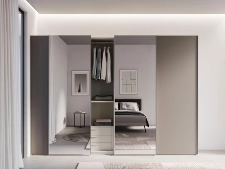 Armadio Night 48 con ante scorrevoli finitura Platino e Specchio di Nardi Interni