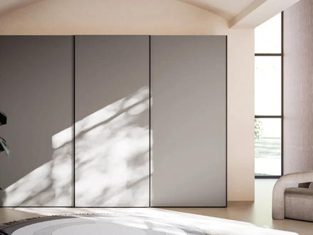 Armadio ad ante scorrevoli Gola Night 24 in laccato opaco Titanio di Orme