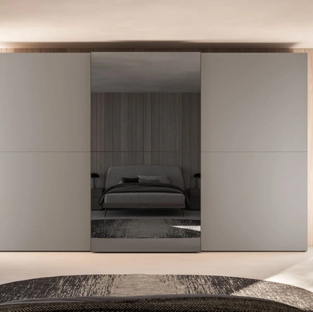 Armadio ad ante scorrevoli Arka Night 29 in laccato opaco Titanio e vetro Stopsol di Orme