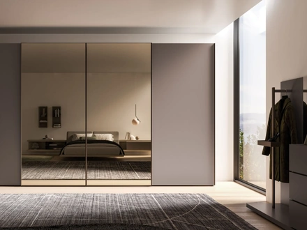 Armadio ad ante scorrevoli Febe e Frame Night 30 in laccato opaco Argilla e specchio Bronzato di Orme