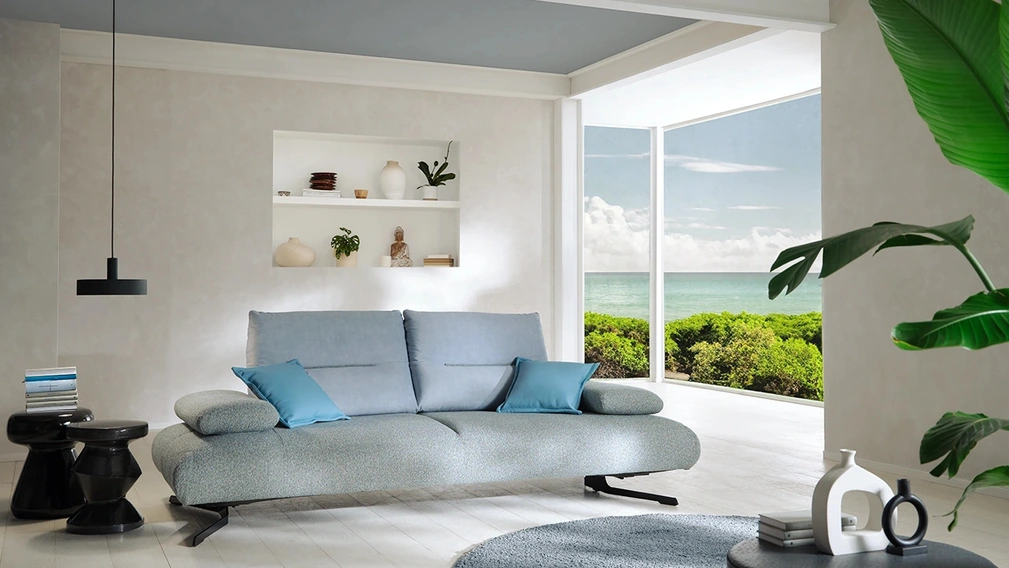 Divano lineare Yumi di Delta Salotti