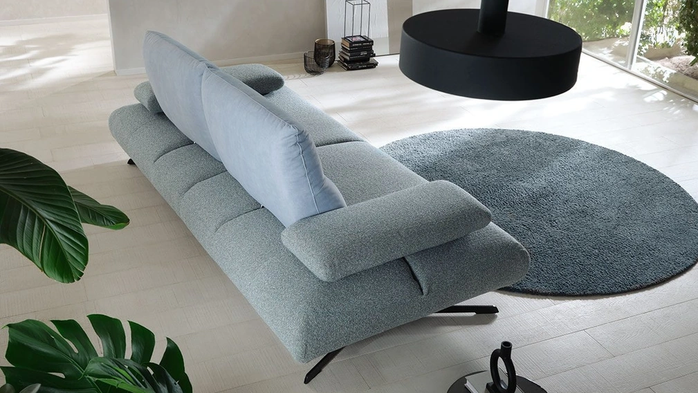 Divano lineare Yumi di Delta Salotti