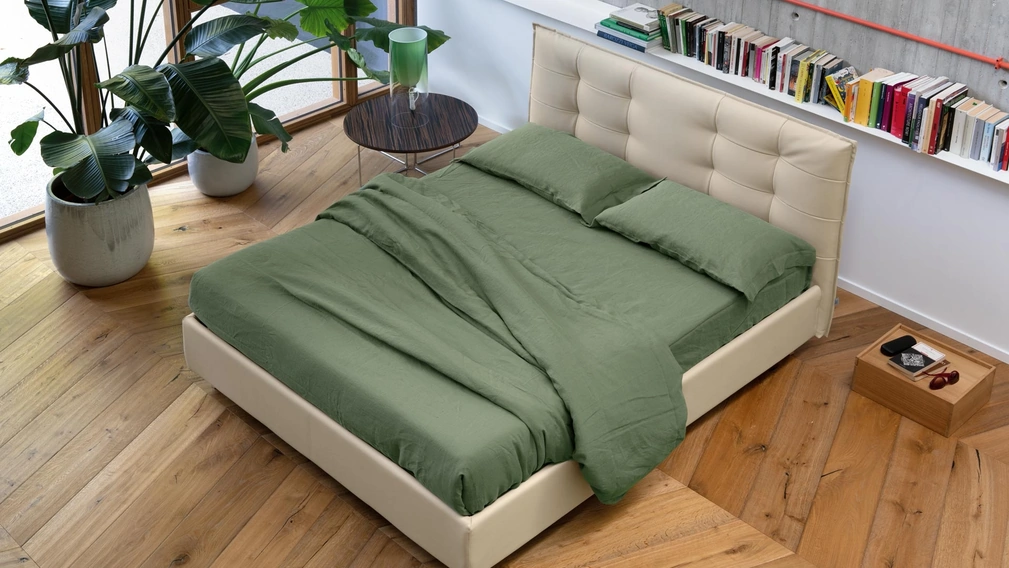 Letto moderno con testiera trapuntata Bob Capitonné di Noctis