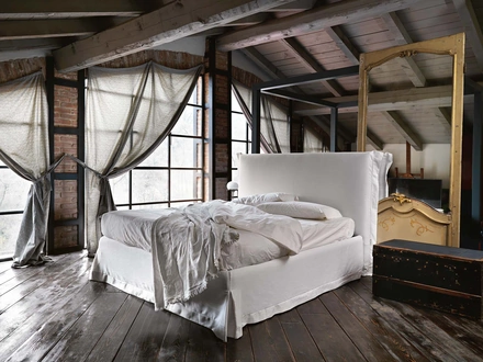 Letto con testiera imbottita Chloè di Noctis