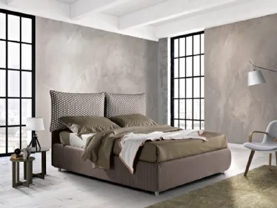 Letto in tessuto imbottito con 2 grandi guanciali poggiatesta Clay di Artigianaletti