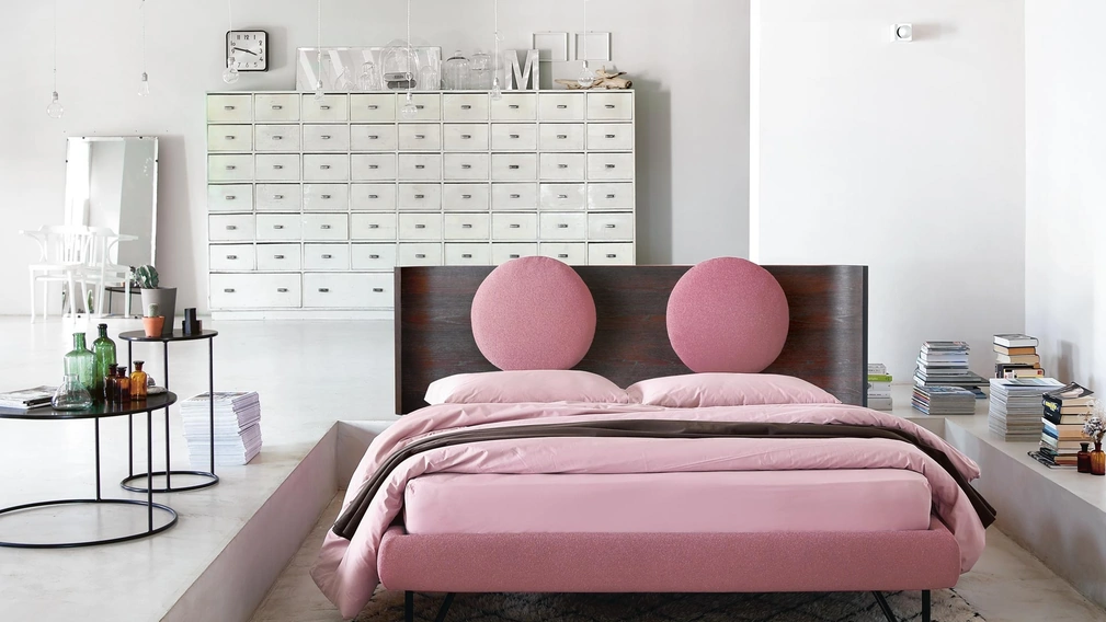 Letto Hugh One con testiera in Noce di Noctis