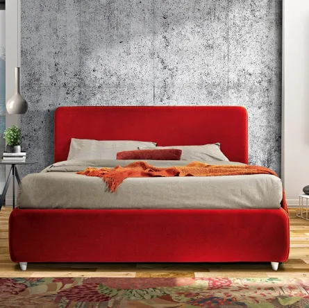 Letto in tessuto color aragosta con testiera Klem di Artigianaletti