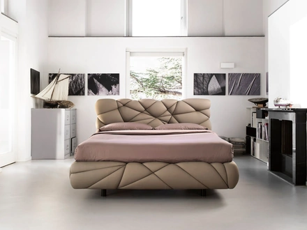 Letto di design imbottito e soffice come una nuvola Marvin di Noctis