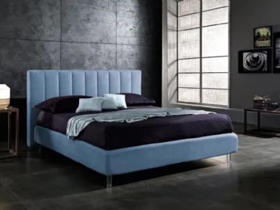 Letto in tessuto azzurro cielo con testiera imbottita Navajo di Artigianaletti