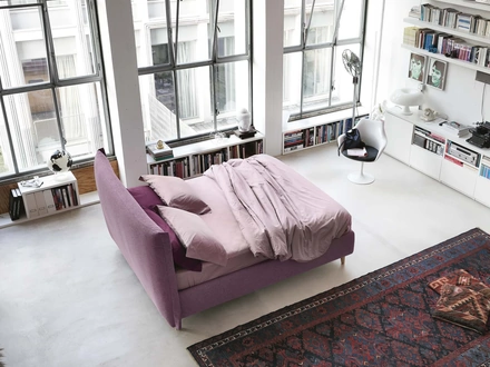 Letto moderno in tessuto imbottito Osaka di Noctis