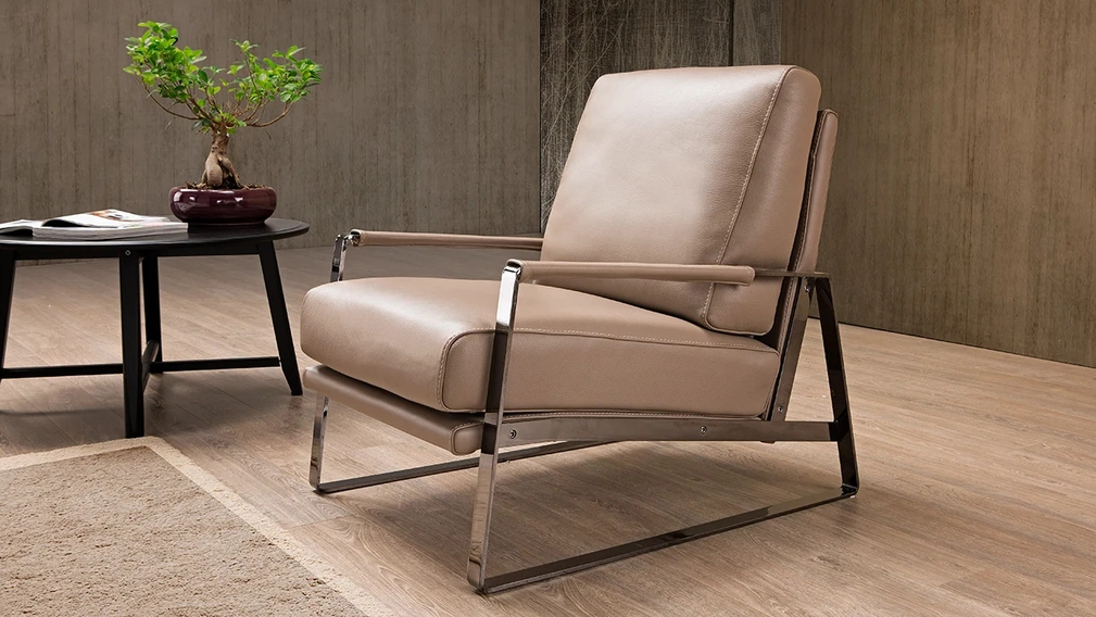 Poltrona in pelle Elsa di Delta Salotti