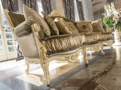 Divano classico in tessuto e legno massello intarsiato Anastasia di Mobil Più