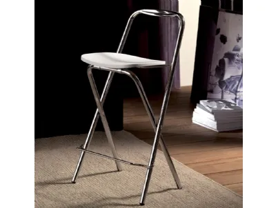 Sgabello pieghevole Trik in metallo cromato con sedile in laminato laccato bianco di La Seggiola
