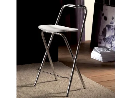 Sgabello pieghevole Trik in metallo cromato con sedile in laminato laccato bianco di La Seggiola
