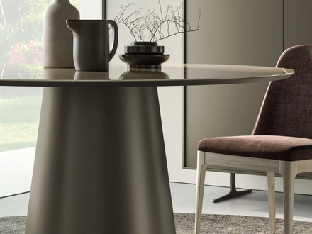 Tavolo rotondo Koni in laccato opaco di Orme