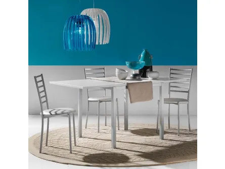 Tavolo allungabile Web in nobilitato bianco con base in metallo verniciato alluminio di La Seggiola