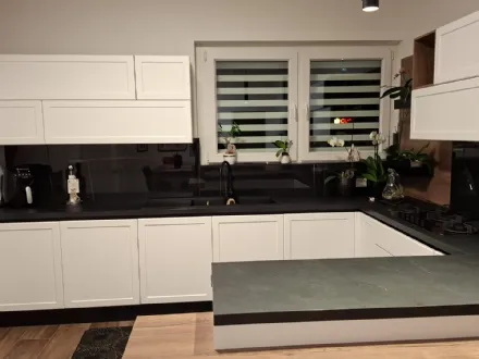 Caratteristiche della cucina doppio angolo con penisola a Roma