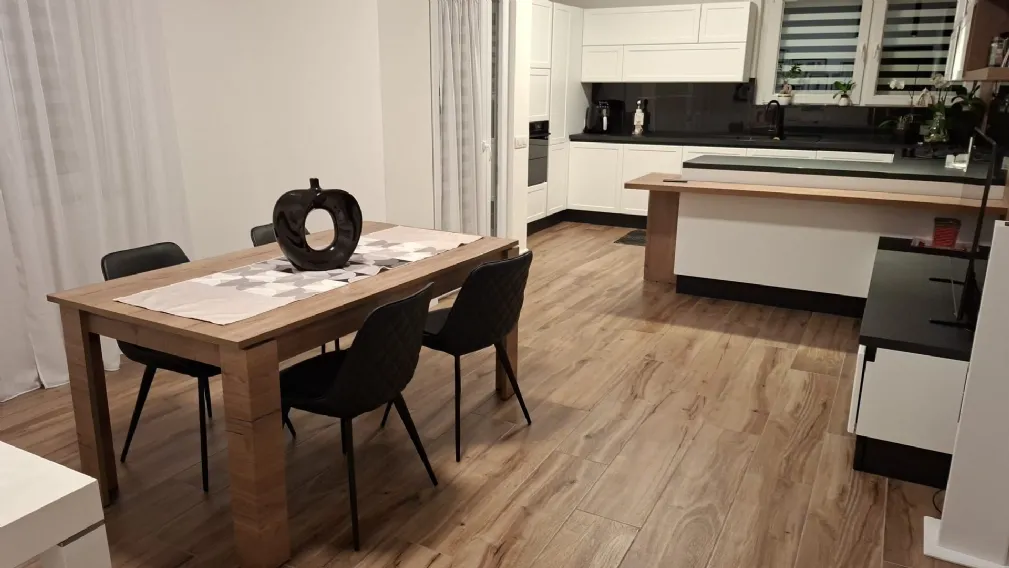 Caratteristiche della cucina doppio angolo con penisola a Roma