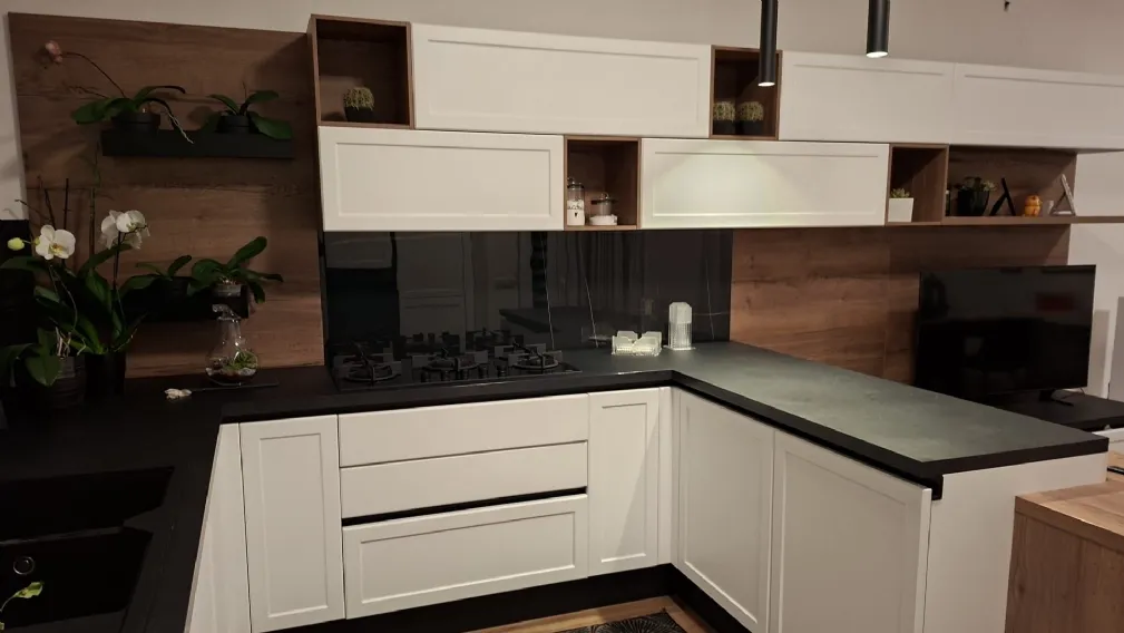 Caratteristiche della cucina doppio angolo con penisola a Roma