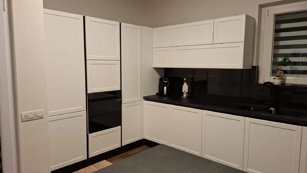 Caratteristiche della cucina doppio angolo con penisola a Roma