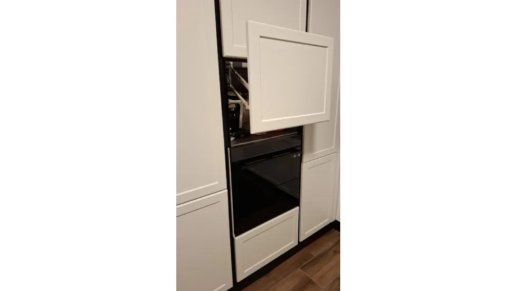 Caratteristiche della cucina doppio angolo con penisola a Roma