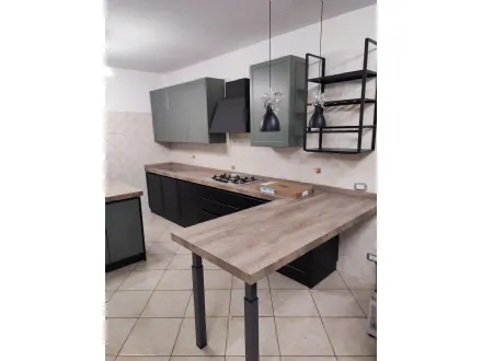 L'Eleganza Audace: Rivoluzionare la Cucina con il Verde e il Nero in Stile Industriale a Borgo Grappa