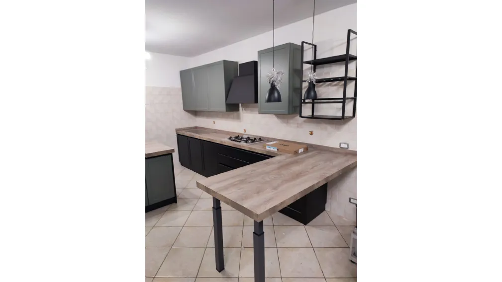 L'Eleganza Audace: Rivoluzionare la Cucina con il Verde e il Nero in Stile Industriale a Borgo Grappa