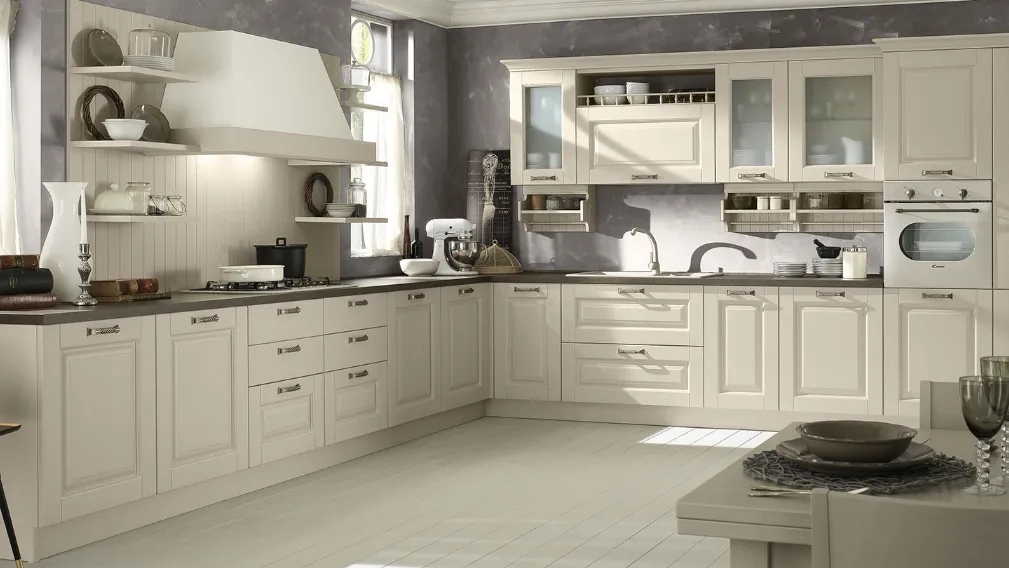 Cucina classica Telma in legno laccato di Evo Cucine