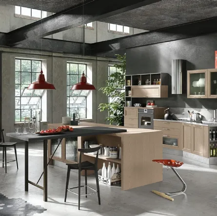 Cucina Classica con isola Magistra in Frassino laccato Argilla decapè di Aran