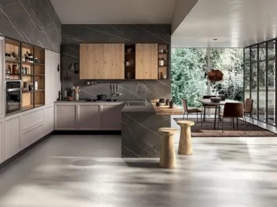 Cucina Design angolare Atelier 04 + Brio in Frassino laccato decapè Ecru e Rovere Nodato Naturale di Astra