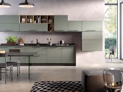 Cucina Moderna con penisola Aurora in laccato Verde Oliva opaco e finitura Rovere nodato Miele di Evo Cucine