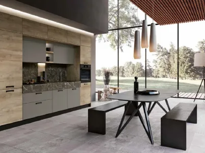 Cucina Moderna lineare in Quercia e laccato opaco Grigio cenere con top in HPL effetto marmo Capri DM0659 di Imab