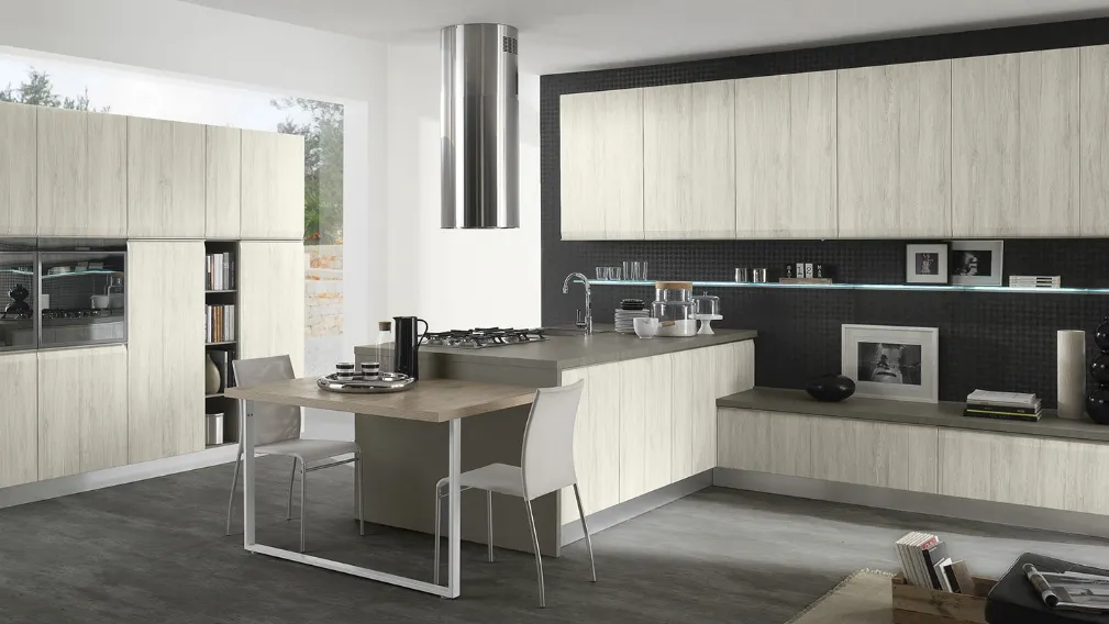 Cucina Moderne con penisola Dafne in legno laccato di Evo Cucine