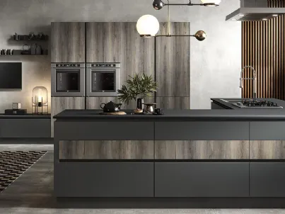 Cucina Moderna con isola Eos in HPL Alevè Artico e Glass Piombo opaco di Evo Cucine