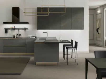 Cucina Moderna con penisola Eos in Gres Grey e Gres Calcite Nera di Evo Cucine