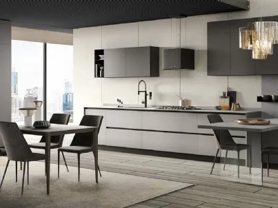 Cucina Moderna con penisola Eos Gres Light Grey e Glass Piombo opaco di Evo Cucine