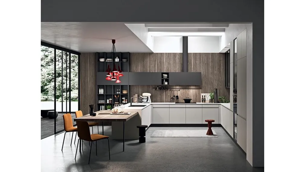 Cucina ad angolo laccato bianco e antracite con colonne a filo Line di Astra