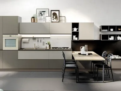 Cucina Moderna con penisola Maia in melaminico finitura Cemento Fango e Corda opaco di Evo Cucine