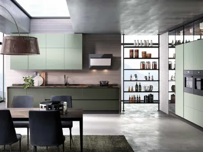 Cucina su misura Aurora finitura Verde chiaro e Verde oliva opaco di Evo Cucine