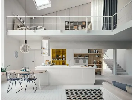Cucina in laccato opaco bianco con tavolo in legno XXL di Astra