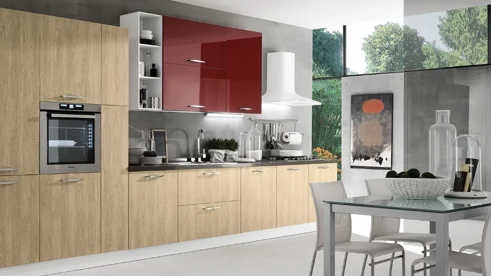 Cucina in linea Korinna in legno laccato lucido di EVO Cucine